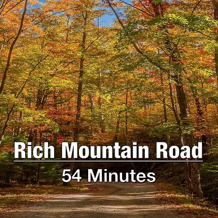 New Luxury Cabin With Stunning Mountainviews,Hottub, Firepit, Fireplace,2 Kingbeds, 2 Covereddecks,Bbqgrill, Shuffleboard And Pool Access Sevierville Ngoại thất bức ảnh