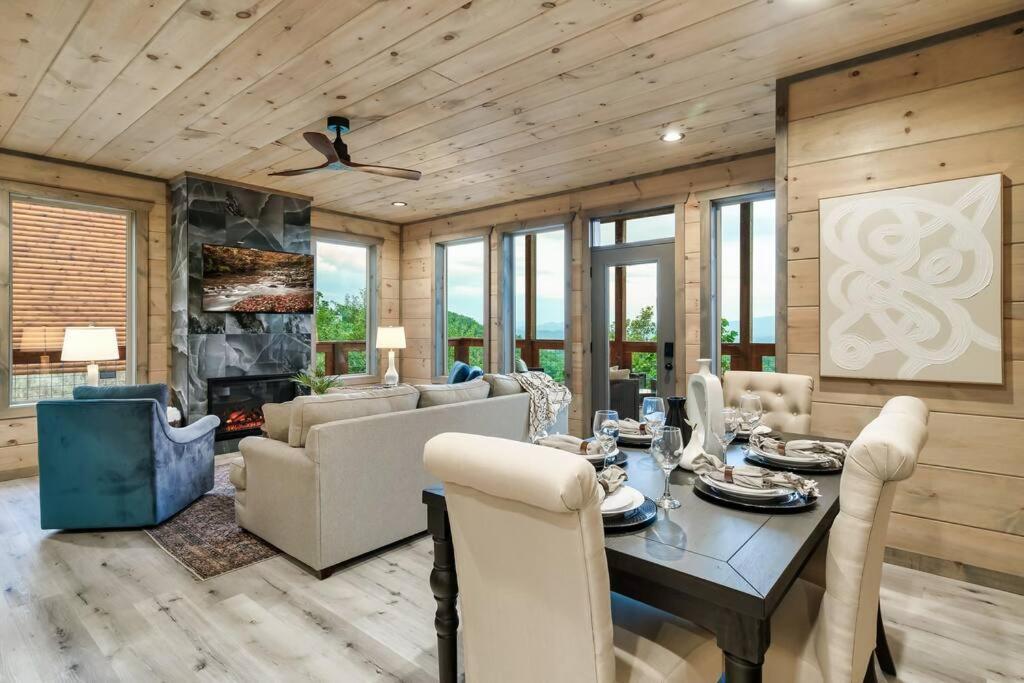 New Luxury Cabin With Stunning Mountainviews,Hottub, Firepit, Fireplace,2 Kingbeds, 2 Covereddecks,Bbqgrill, Shuffleboard And Pool Access Sevierville Ngoại thất bức ảnh