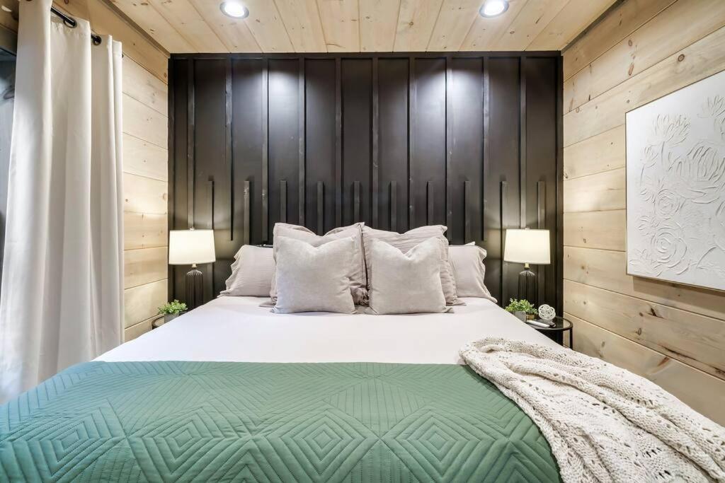 New Luxury Cabin With Stunning Mountainviews,Hottub, Firepit, Fireplace,2 Kingbeds, 2 Covereddecks,Bbqgrill, Shuffleboard And Pool Access Sevierville Ngoại thất bức ảnh