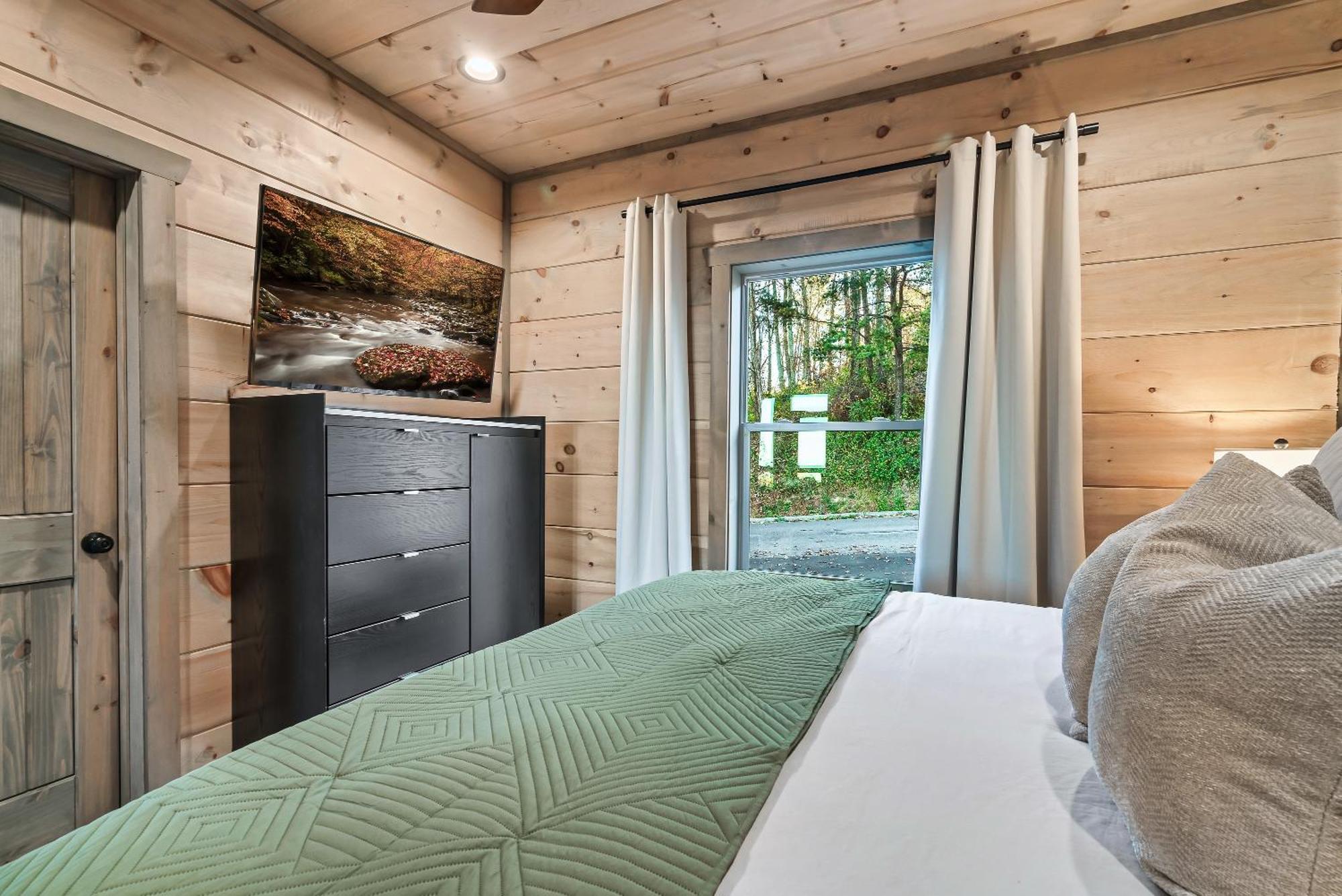 New Luxury Cabin With Stunning Mountainviews,Hottub, Firepit, Fireplace,2 Kingbeds, 2 Covereddecks,Bbqgrill, Shuffleboard And Pool Access Sevierville Ngoại thất bức ảnh