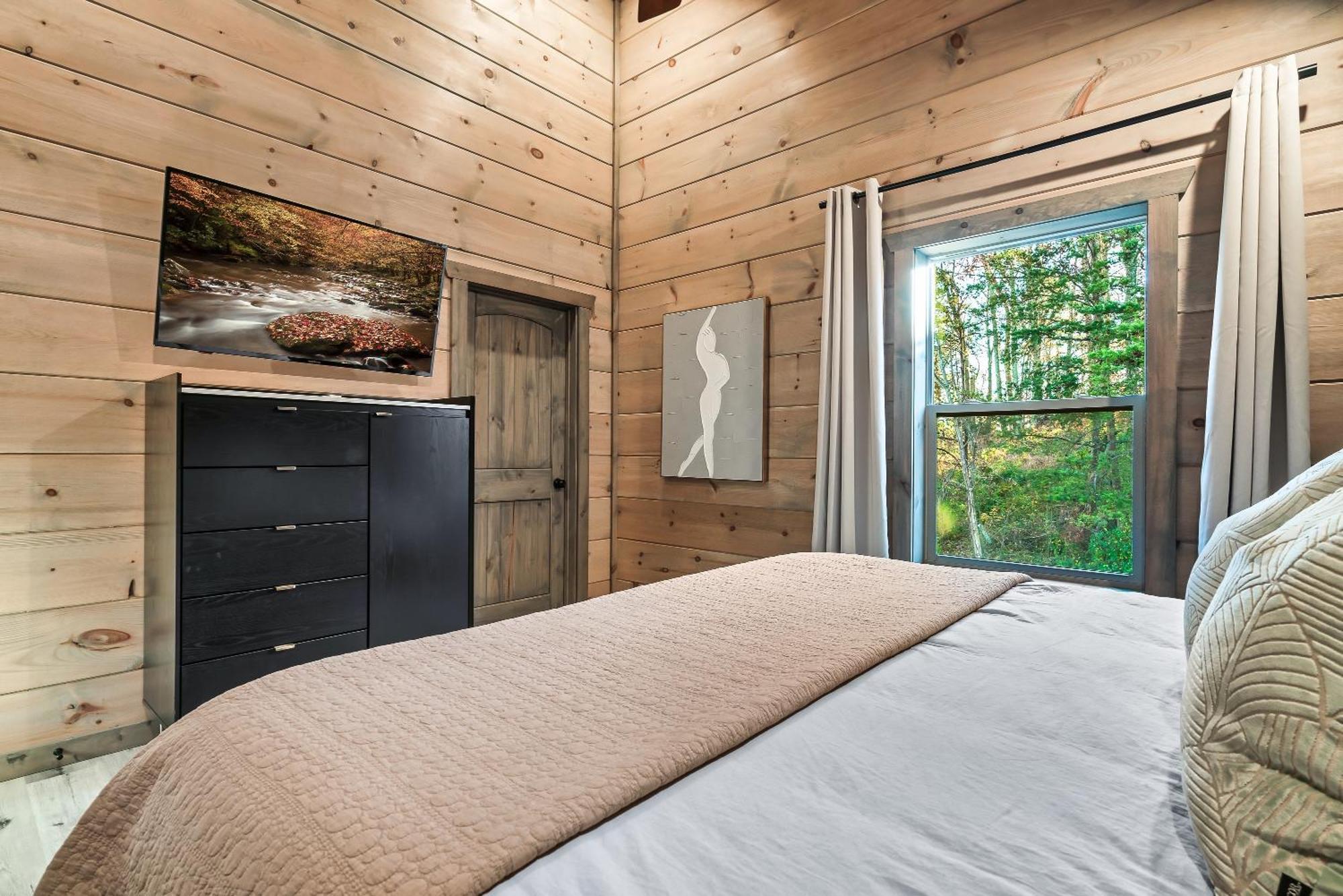 New Luxury Cabin With Stunning Mountainviews,Hottub, Firepit, Fireplace,2 Kingbeds, 2 Covereddecks,Bbqgrill, Shuffleboard And Pool Access Sevierville Ngoại thất bức ảnh